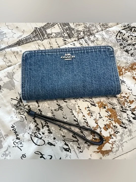 NWT! Coach Denim Zip Wristlet in Dark Blue with Silver Logo - Picture 2 of 9